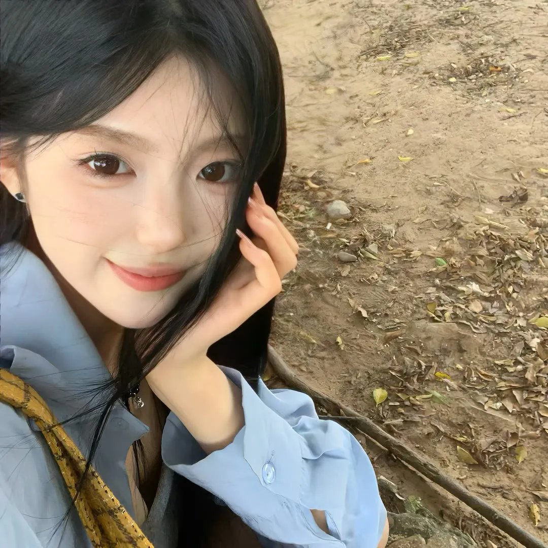 女大学生封面